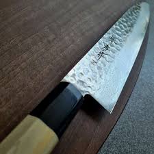 A very unique piece, hand hammered with all the quality expected of sakai takayuki. Jual Sakai Takayuki 45 Layer Damascus Aus 10 Wa Gyuto 210 Mm Online Januari 2021 Blibli