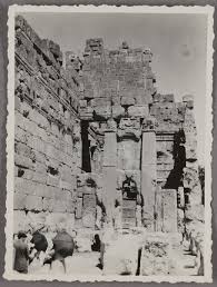 Reserve seu hotel e aproveite os pontos turísticos da cidade. Templos En Ruinas De Baalbek Anonymous Google Arts Culture