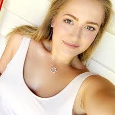 Penelope Wolff's Instagram, Twitter & Facebook