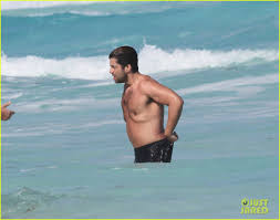 He is known for his work on жестокий ручей (2004). Full Sized Photo Of Josh Peck Goes Shirtless At The Beach In Mexico 05 Photo 4039358 Just Jared