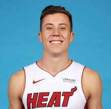 Open arms (4.46) family reunion dhorne style. Duncan Robinson Looks Like He Works At Best Buy And Will Stop His Computer Sales Pitch To You To Make Funny Comments To The Cooler Associates And Stock Guys As They Walk