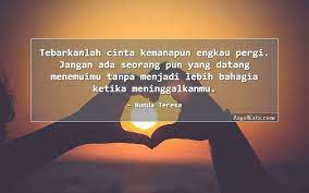 Matahari terbenam adalah momen paling romantis sepanjang hari yang dapat kamu nikmati secara gratis. sumber: 779 Kata Kata Pergi Jagokata