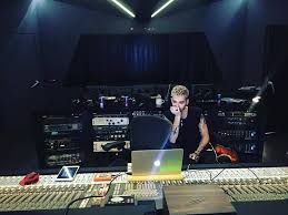 It was released on 27 may 2021 as the sixth promotional single from their upcoming seventh studio album. Tokio Hotel On Twitter Rbstudiosbln Https T Co 1unrxljnvi