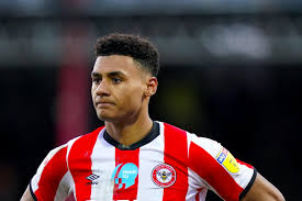 August 1997 in slough, england) ist ein englischer fußballspieler, der aktuell beim erstligisten aston villa unter vertrag steht. Aston Villa Record Signing Ollie Watkins Set To Make Debut Against Burton Largs And Millport Weekly News