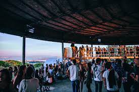 The music, the people, the vendors. Visao O Festival Iminente Vai Comecar E Estas Sao As 7 Coisas Que Tem Que Saber