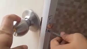 Saat ini, model teralis pintu sudah banyak variasinya. Cara Bongkar Pasang Kunci Pintu Kamar Mandi Youtube