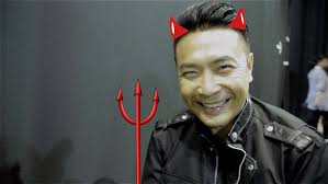 What's in the bag? w/ Tay Ping Hui @ Star Awards 2015!