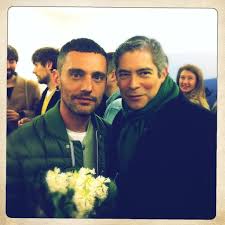 Su último éxito de taquilla fue tres bodas de más , en 2013 y debe cierta popularidad a sus apariciones en la serie águila roja. Iglesias Mas Exposition In La Fresh Gallery With Pedro Almodovar And Rossy De Palma A Shaded View On Fashion