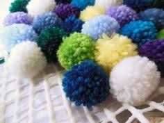 Um zu verhindern dass sie sich selbst oder jemand anders unerwartet auf dem boden aufspreizen müssen sie möglicherweise einen. 20 Pompon Teppich Ideen Bommel Machen Teppich Bommel Teppich