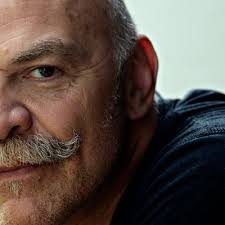 Carlos Luis Ulrich (@elhuevoporteno)