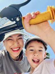 Làm việc xuyên Tết Dương lịch kiếm tiền nuôi con, mẹ đơn thân Hoàng Oanh  vẫn dành thời gian đưa con đi chơi