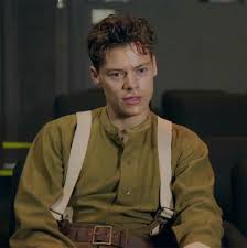 Harry In The Bts Of Dunkirk Harry Styles Dunkirk Harry Styles Photos Harry Styles