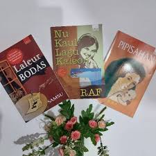 Resensi novel bahasa sunda laleur bodas. Novel Sunda Carpon Centangbarang Cerita Sunda Saeni Pipisahan Nu Kaul Laleur Bodas Shopee Indonesia