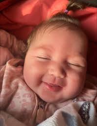 feliz día del niño mi amor, mi princesa, mi chiquita hermosa. desde que  llegaste viniste a cambiar mi vida por completo, definitivamente para bien.  te lo juro mi niña, que me encargaré