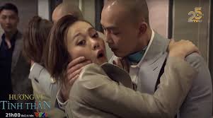 Người bạn tỏ thái độ vui mừng gặp lại nam, rủ cô. Rybpubehqrwsim