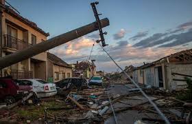 Разрушительный торнадо пронесся не над американским югом, а в считающейся климатически благополучной чехии. U6vk4smpt1eonm