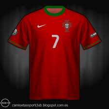 In der farbe weiß, lässt sich das auswärtstrikot der portugiesischen fußballnationalmannschaft sehr flexibel mit anderen outfits. Em Trikots Portugal 2020 2021