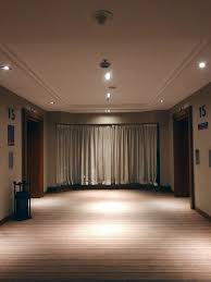 Pro quadratmeter muss man hier mit kosten von 5 das abhängen einer decke geht einfach und muss nicht zwingend durch einen fachmann erfolgen. Wie Viel Kostet Die Installation Einer Abgehangten Decke Fashion