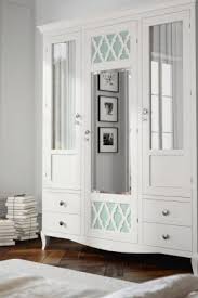 خزانة بيضاء في غرفة النوم 49 صوره لمعان أبيض في نمط خزانات الملابس الكلاسيكية الكلاسيكية مع مرآة