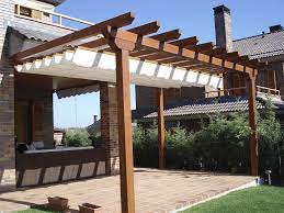 Y seguimos trayéndote diseños de pérgola techadas que son cada vez más encantadoras. Pergola De Madera