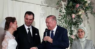 Şule akar ile evlidir ve iki çocuk babasıdır. Baskan Erdogan Hulusi Akar In Oglu Selim Akar In Nikah Sahidi Oldu Takvim