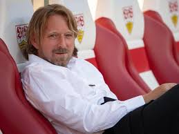 This collection includes popular backgrounds like ori de silent, sourcedappleclouds and sakura. Der Vfb Sportdirektor Will Die Lucke Mit Eigenen Spielern Schliessen Mislintat Sieht Keinen Handlungsbedarf Nach Kalajdzic Ausfall Vfb Stuttgart Esslinger Zeitung