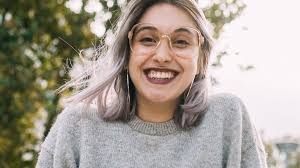 Frisuren die junger machen fur sie. Frisuren Mit Brille Die Schonsten Frisuren Fur Brillentrager Brigitte De