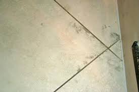 Flecken von tapetenkleister auf fliesen entfernen? Flecken Auf Feinsteinzeugfliesen Rationell Reinigen Gebaudedienste