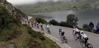 Sep 01, 2021 · do we already know the final winner of the vuelta a españa 2021 after seventeen stages? Vuelta A Espana Keert Terug Naar Lagos De Covadonga Wielerflits