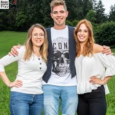 Am hof lebt er gemeinsam mit seinen eltern und kümmert sich liebevoll und voller leidenschaft um seinen anbau. Bauer Sucht Frau Posts Facebook