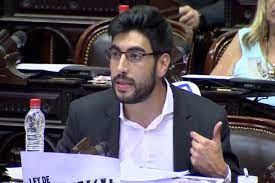 Facundo moyano (politician) was born on the 25th of december, 1984. Facundo Moyano Renuncio A Su Banca En Diputados Y Lo Reemplaza Un Camporista Parlamentario