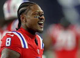 High school football: Everett beats St. John's Prep 49-14 to give coach  John DiBiaso win No. 300