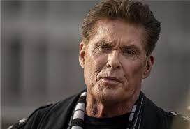 He assists the characters in fighting the zombies, and gives hints. Was Du Noch Nicht Uber David Hasselhoff Wusstest