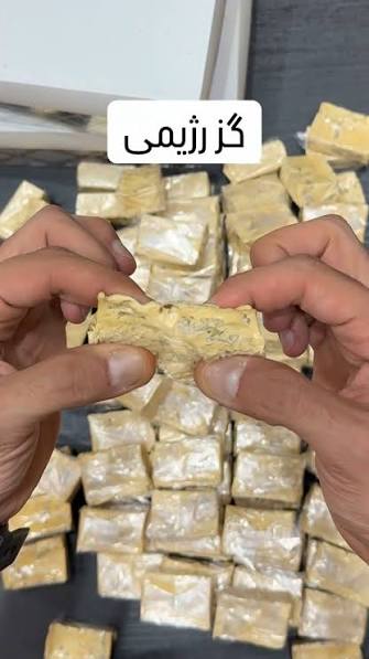😍 اگه عاشق شیرینی هستی، این یکی رو حتماً امتحان کن!, این گز رژیمی (نوقا رژیمی) از اون خوراکی‌هاییه که با یه تیکه شروع میشه و بعدش دلت یه تیکه دیگه می‌خواد! 😋, بافت نرم، طعم فوق‌العاده و کیفیت عالی، ...