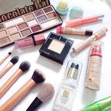 what s in my travel makeup bag my