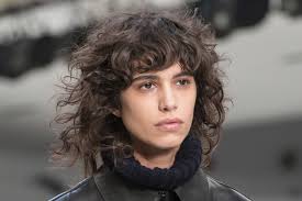 Sie können über ihren stil jetzt mit diesen intelligenten und kreativen ideen aus bestbobfrisuren.com. Long Bob Frisuren 2020 Vogue Germany