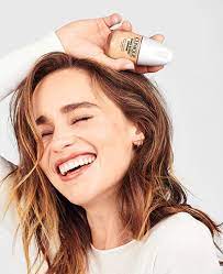 British actress emilia clarke was born in london and grew up in oxfordshire, england. The Serum Foundation That Makes Emilia Clarke Smile The Wink On Clinique