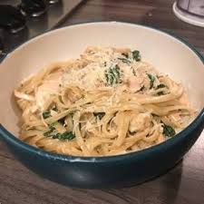 Tagliatelle Mit Lachs In Spinat Sahnesosse Rezept In 2020 Tagliatelle Mit Lachs Rezepte Und Tagliatelle