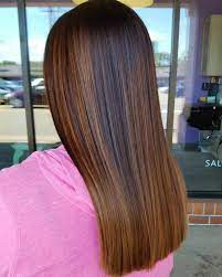 C'est la technique de reflets qu'utilisent les coloristes pour qu'une. Balayage Caramel Pour Donner De L Eclat A La Chevelure Foncee Balayage Caramel Cheveux Mi Long Coiffure
