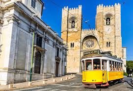 Those who take the time will discover a country which ranges from soft, green landscapes in the north to more arid terrain in the. Week End En Europe Vos Villes Preferees Week Ends En Ville Espagne Et Portugal Routard Com