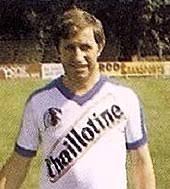 Figure incontournable du football français, guy roux coule aujourd'hui des jours paisibles dans son confortable pavillon auxerrois. Guy Roux Wikipedia