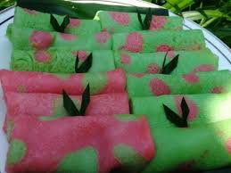 Cuma perbedaannya hanya terletak pada bahan isi dari resep dadar gulung yang menggunakan pisang dan coklat saja. 22 Resep Sederhana Untuk Kue Dadar Gulung Craftlog Indonesia
