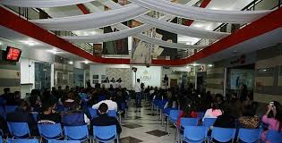 بروفسور جاسم عجاقة طلاب كلية ادارة الاعمال في الجامعة اللبنانية الالمانية نظموا محاضرة عن هجرة الادمغة Professor