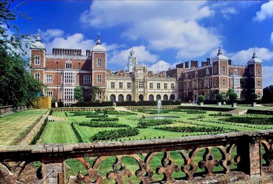 Hatfield House - Wikipedia