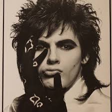 Nick Rhodes' Aussehen im Laufe der Jahre. Alles Gute zum 62. Geburtstag,  Nick! Ich habe versucht, eine repräsentative Auswahl zu treffen, aber auch  einige ungewöhnliche Bilder einzubeziehen. :) : r/duranduran