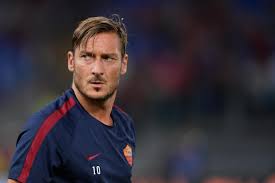 Scarica subito la foto tempo per un nuovo taglio di capelli. Tutte Le Notizie Su Francesco Totti Novella 2000