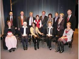 Egal, ob sie ein konto eröffnen, bargeld auf ein konto einzahlen oder sich ausführlich beraten lassen wollen. Jubilare Der Sparkasse Rosenheim Bad Aibling Verlassen Sparkassen Familie