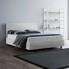 Sia la grande testiera che i lati sono rivestiti con un tessuto di alta qualità in un colore elegante. Letto Matrimoniale Adele In Similpelle Bianca Senza Rete Itamoby