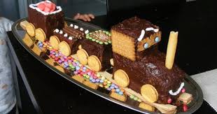 Petit Train Danniversaire Gateaux Et Tartes Poste Le Jeudi 19 Cakepins Com Birthday Cake Kids Cake Shapes Food