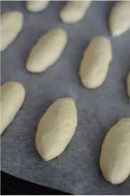 Ingredients 250 G De Farine 15 Cl De Lait 40 G De Beurre Mou 10 G De Levure Boulangere Recette De Petit Dejeuner Alimentation Recette Patisserie